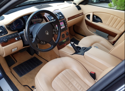 Maserati Quattroporte. Car Cinema, Rear Camera, Mirror-link.